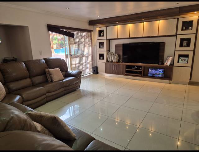 4 BEDROOM HOUSE FOR SALE IN VANDERBIJLPARK SE 3